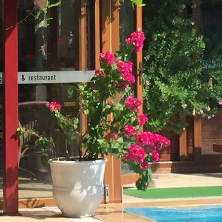 Апарт-отель Ten Apart Hotel