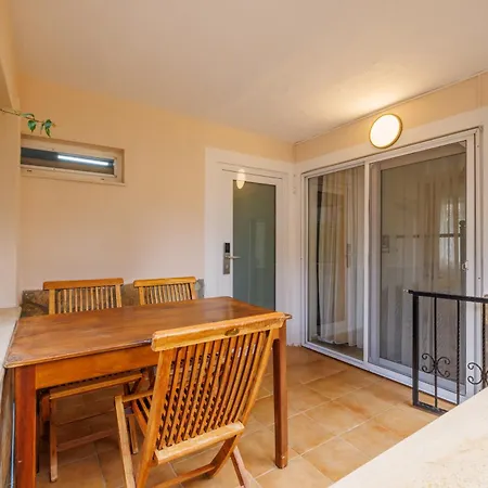 Ten Apart Hotel 4*