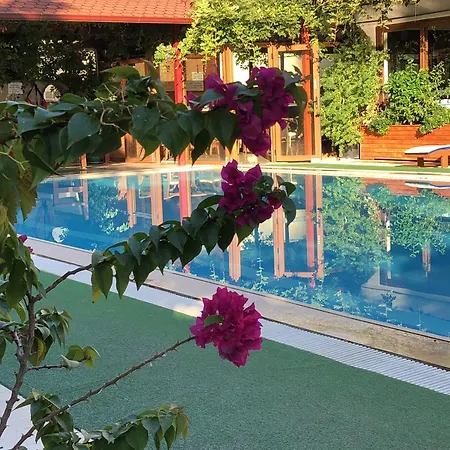 Ten Apart Hotel 4* פאטהיה