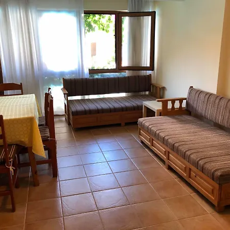 מלון דירות Ten Apart Hotel 4*