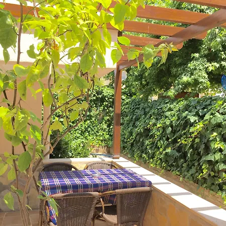 מלון דירות Ten Apart Hotel פאטהיה