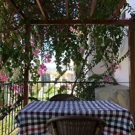 מלון דירות Ten Apart Hotel פאטהיה