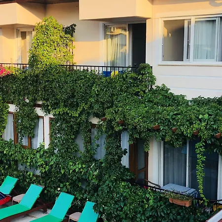 Ten Apart Hotel