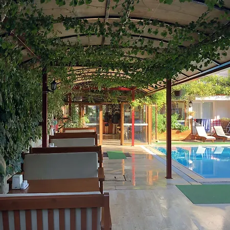 Lägenhetshotell Ten Apart Hotel 3*