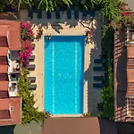 Ten Apart Hotel