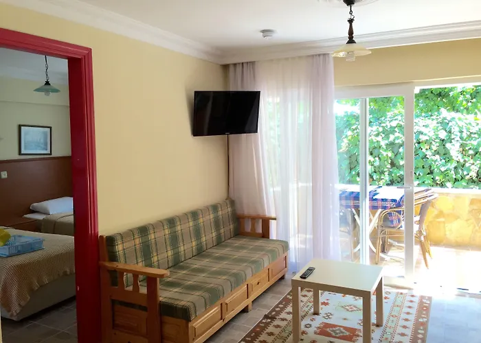 מלון דירות Ten Apart Hotel 4*
