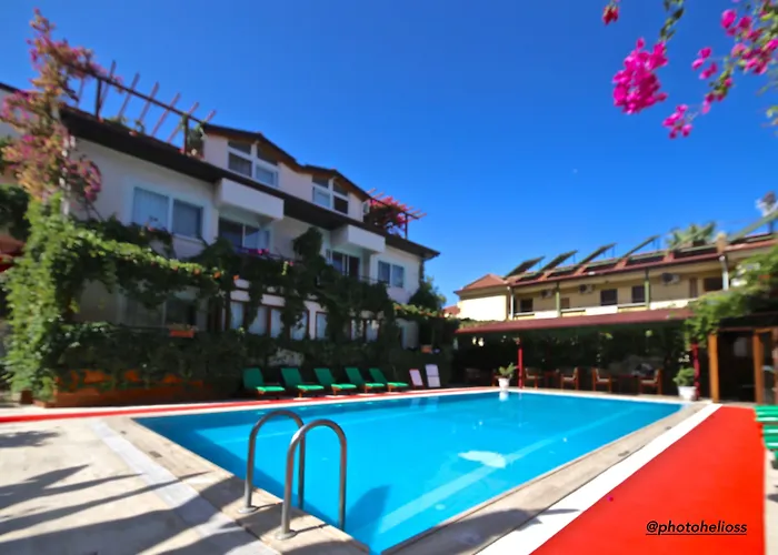 מלון דירות Ten Apart Hotel 4*