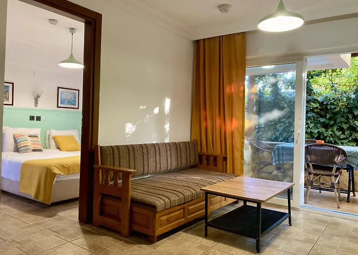 מלון דירות Ten Apart Hotel 4*